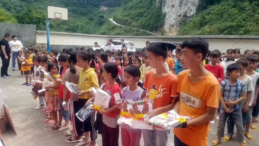 愛(ài)心回饋 · 筑夢(mèng)教育 | 百裕集團七 · 一黨建公益活動(dòng)