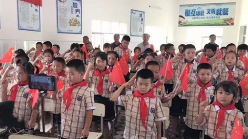 百裕集團愛(ài)心助學(xué)之行---湖北省監利縣