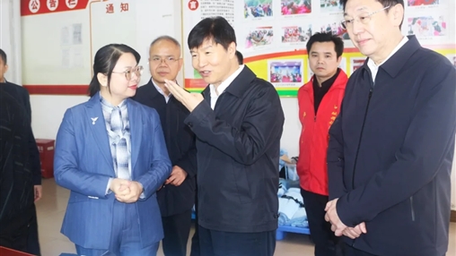 廣西壯族自治區黨委委員、常委、副書(shū)記劉小明蒞臨百裕集團環(huán)江車(chē)間調研