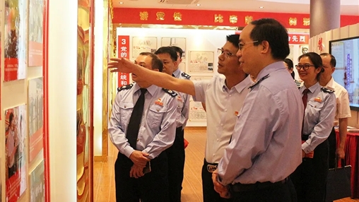 岑溪市稅務(wù)局、岑溪市農村商業(yè)銀行黨組成員交流團蒞臨百裕集團參觀(guān)交流