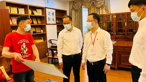 惠安縣委常委、組織部部長(cháng)洪亞清蒞臨百裕集團研發(fā)中心調研指導工作