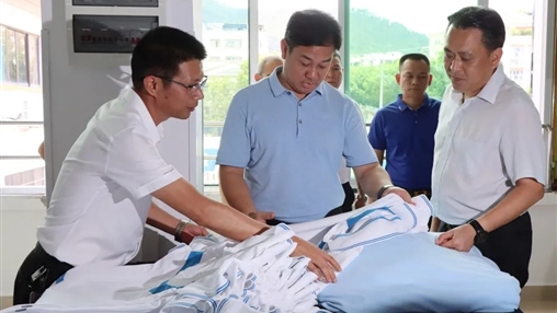 梧州市市委常委、統戰部部長(cháng)何世恰蒞臨百裕集團調研指導